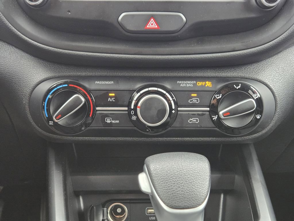 Certified 2025 Kia Soul LX w/ LX Technology Package FWD image 21