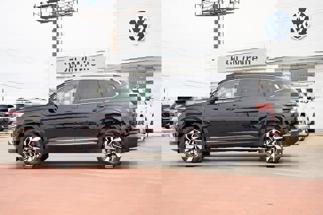 New 2025 Volkswagen Atlas SEL image 3