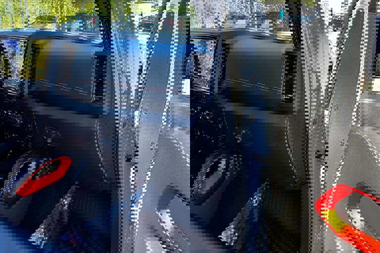 Used 2024 Nissan Frontier PRO-4X w/ Pro Premium Package image 18