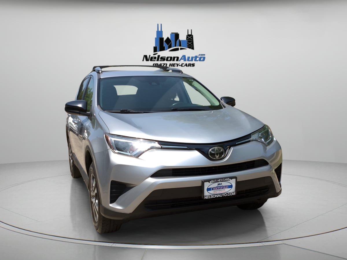 Used 2018 Toyota RAV4 LE FWD image 2