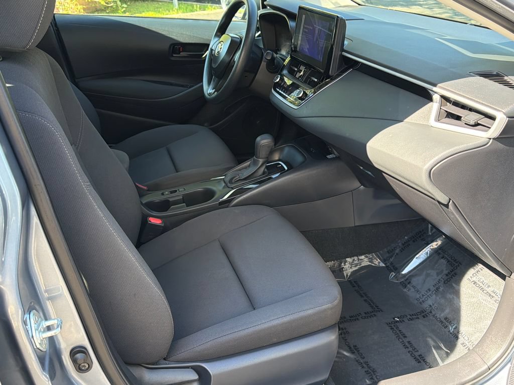 Used 2025 Toyota Corolla LE w/ LE Premium Package FWD image 8