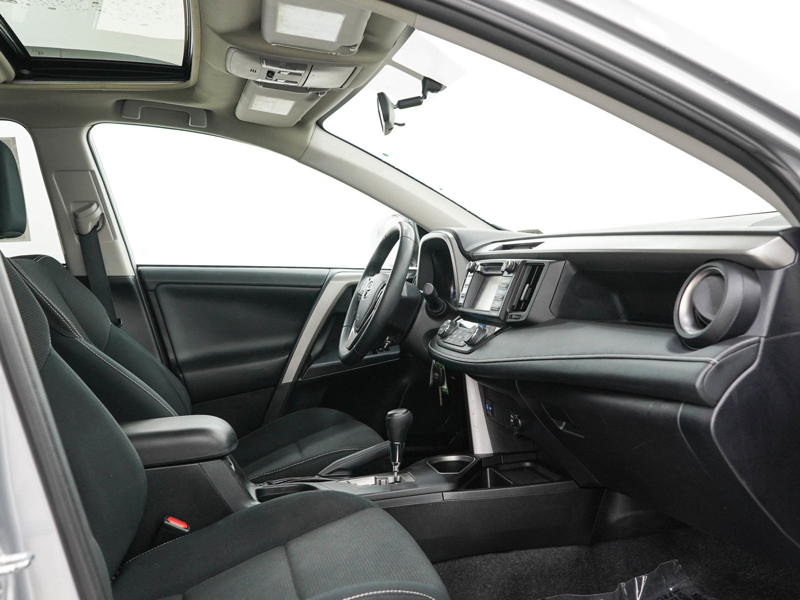 Used 2016 Toyota RAV4 XLE AWD/4WD image 13