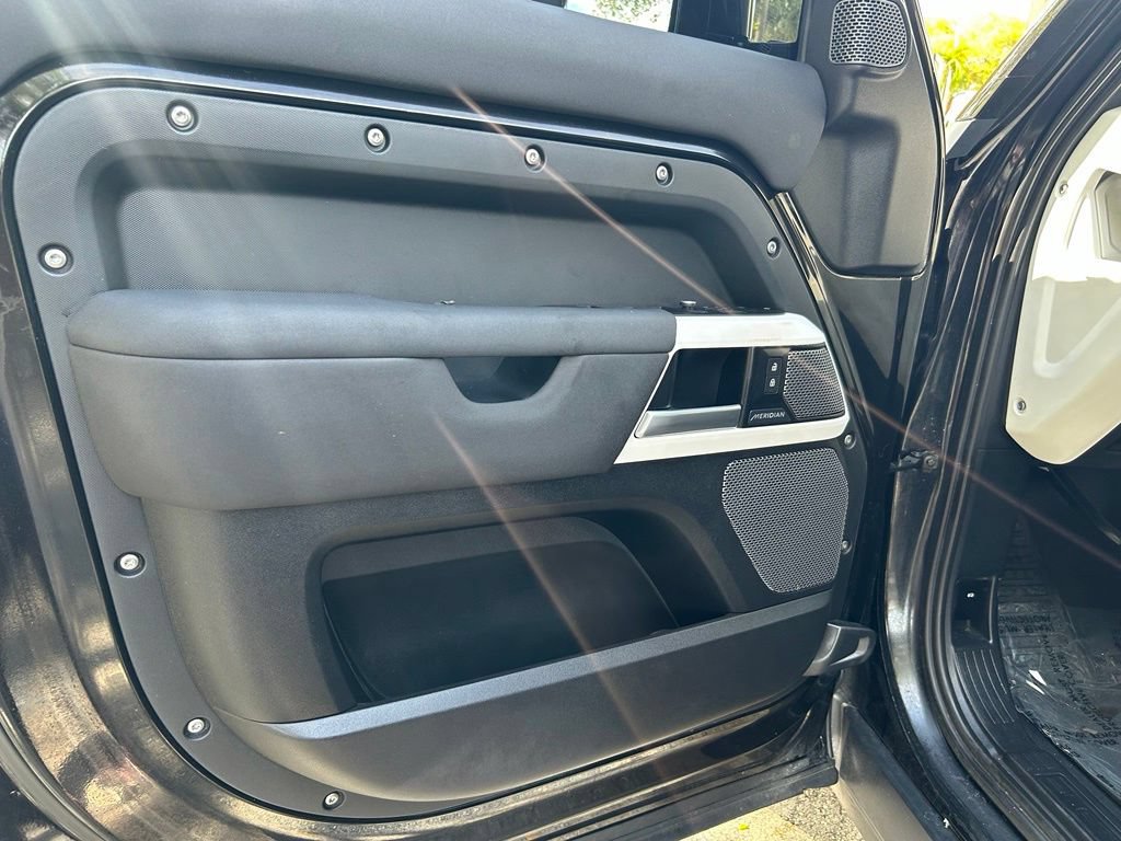 Used 2020 Land Rover Defender 110 SE AWD/4WD image 15