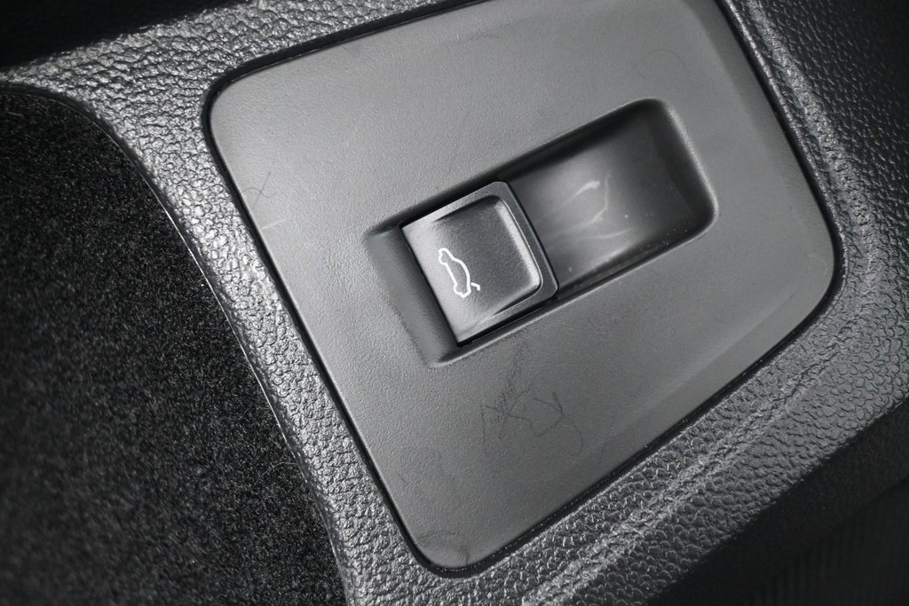 Used 2024 Volkswagen Tiguan SEL R-Line image 23