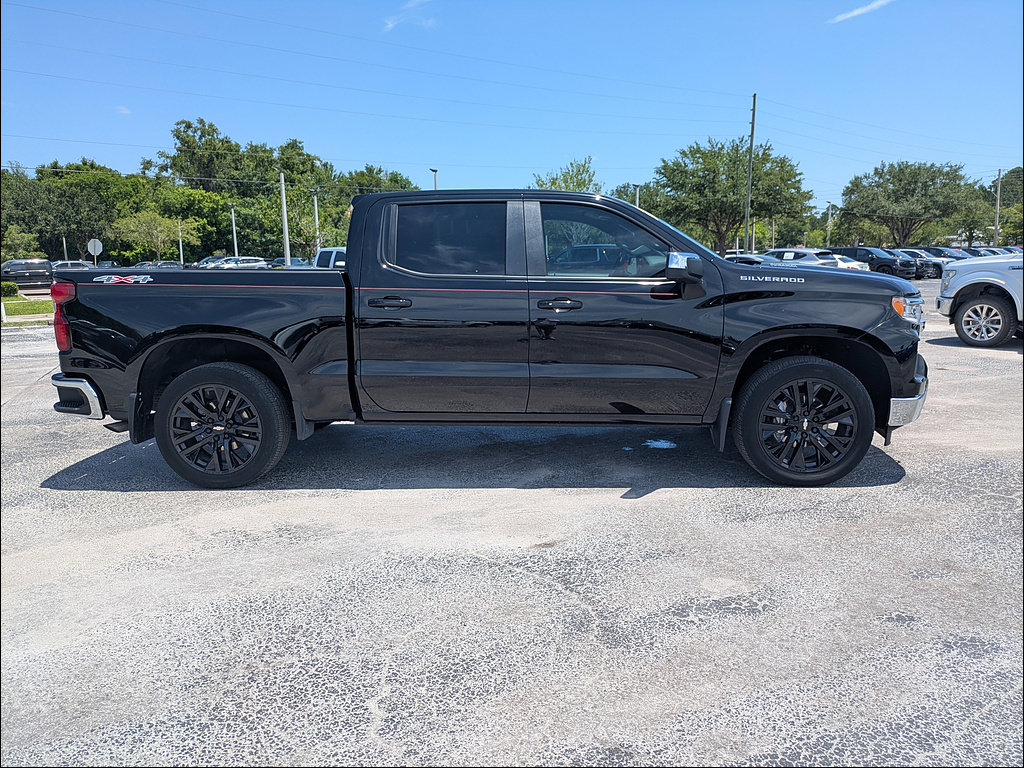 Used 2023 Chevrolet Silverado 1500 LT AWD/4WD image 3