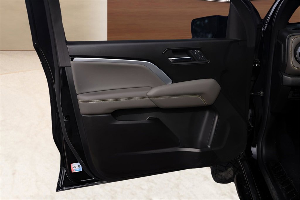 Used 2024 Chevrolet Colorado ZR2 w/ ZR2 Convenience Package III image 23