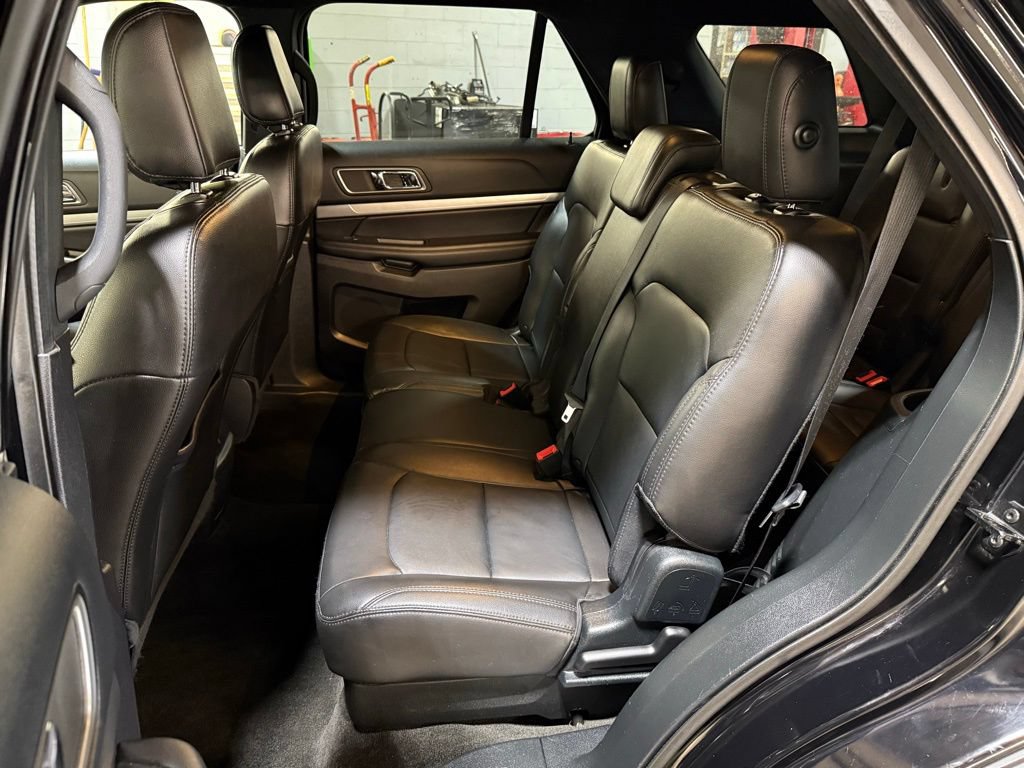 Used 2018 Ford Explorer XLT w/ Equipment Group 202A AWD/4WD image 26