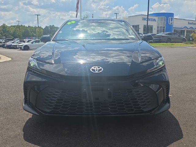 Used 2025 Toyota Camry SE FWD image 8