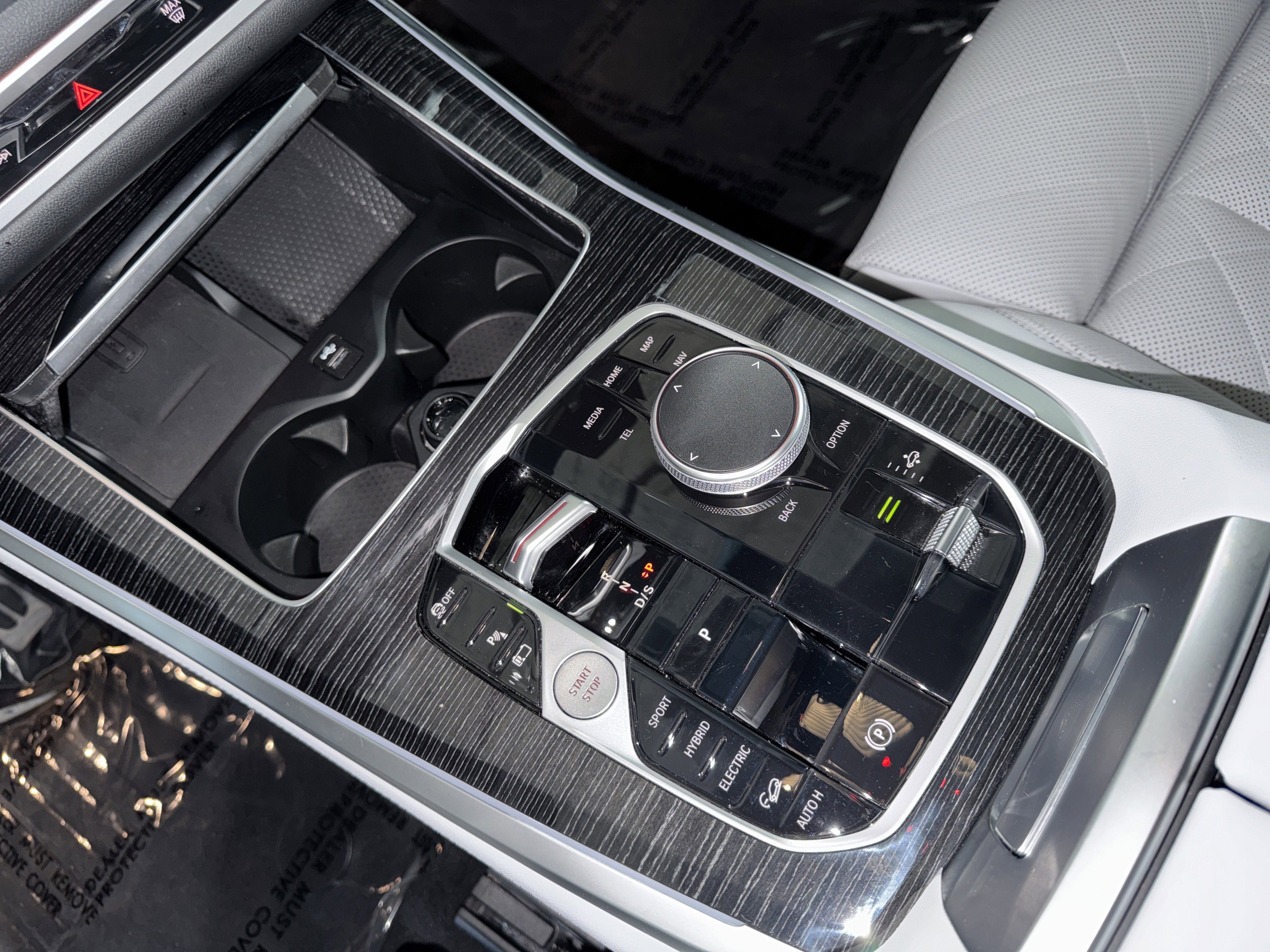 Certified 2025 BMW X5 xDrive50e w/ M Sport Package image 28