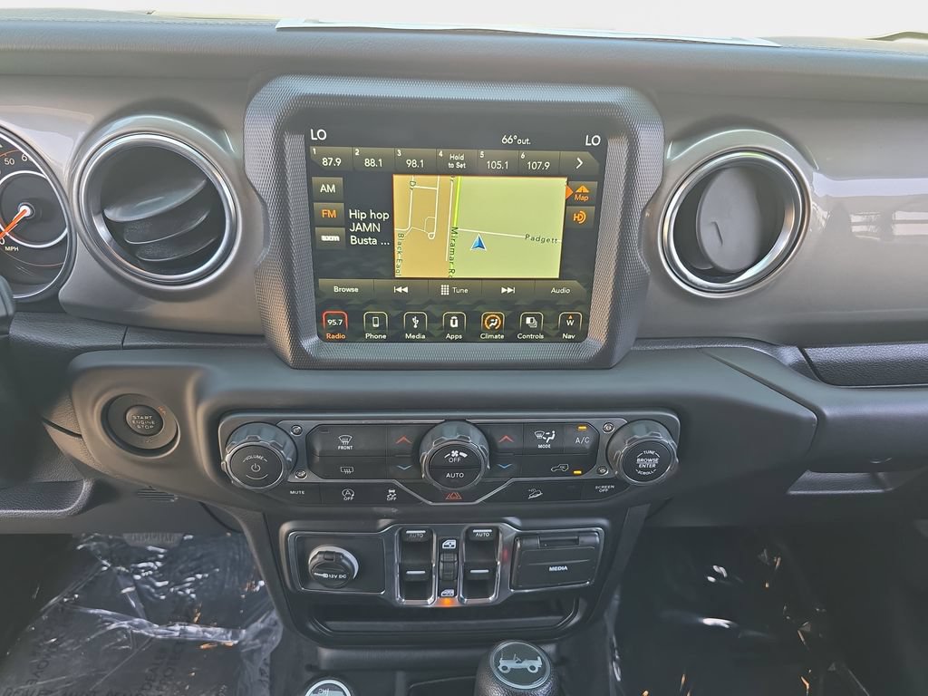 Used 2018 Jeep Wrangler Unlimited Sahara AWD/4WD image 22