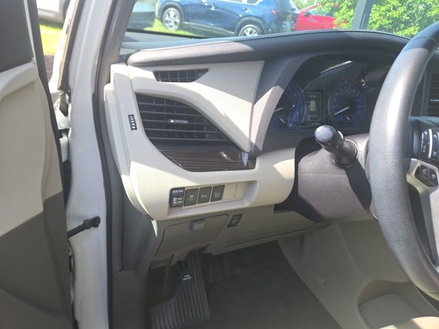 Used 2015 Toyota Sienna XLE w/ XLE Navigation Package AWD/4WD image 15