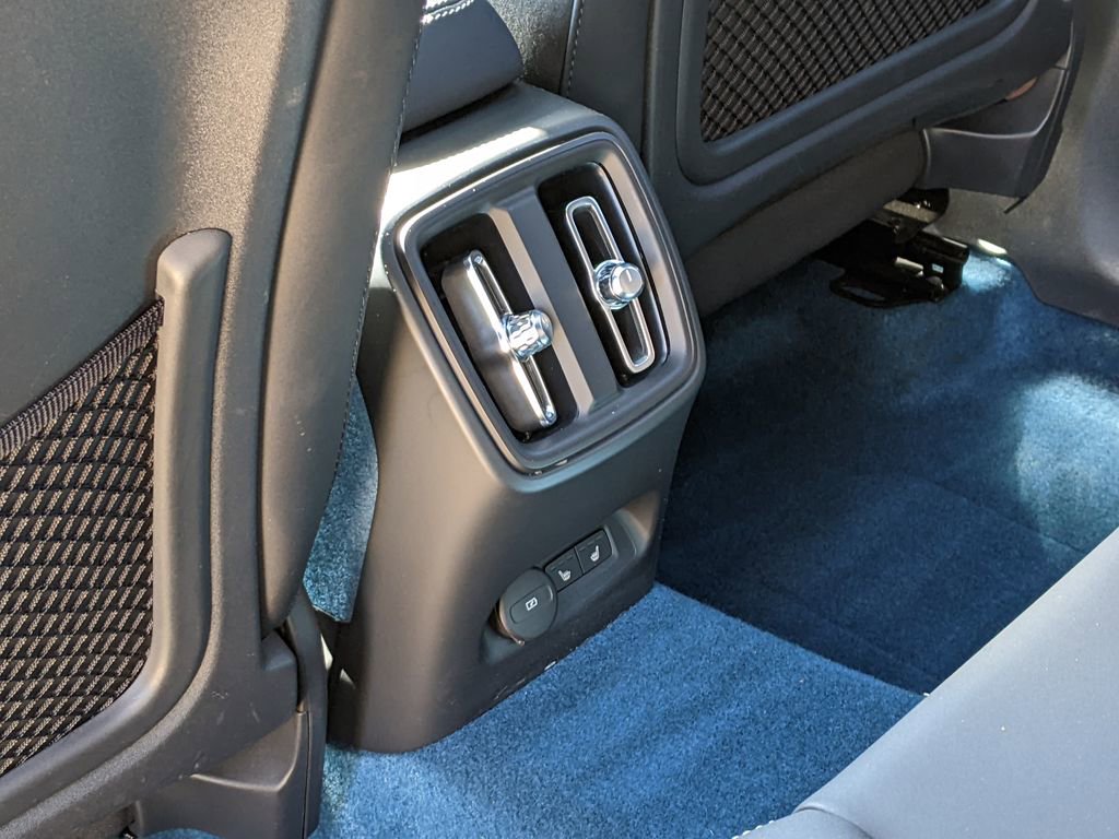Certified 2023 Volvo C40 P8 Recharge Ultimate image 25