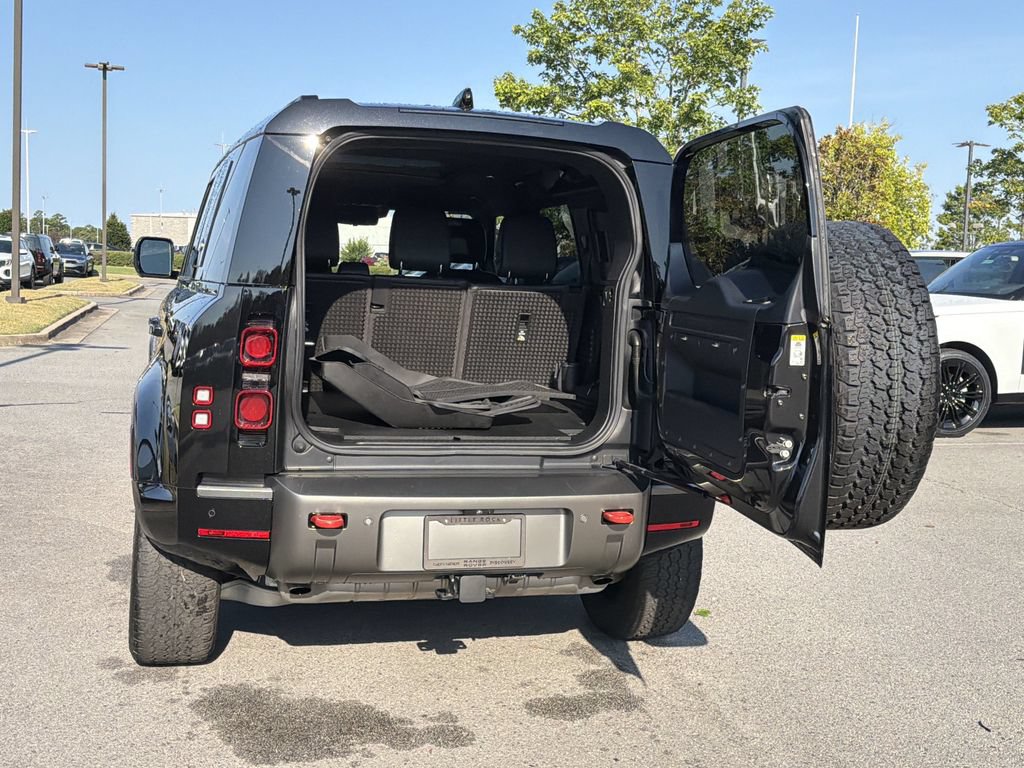 Used 2021 Land Rover Defender 110 X-Dynamic SE AWD/4WD image 12