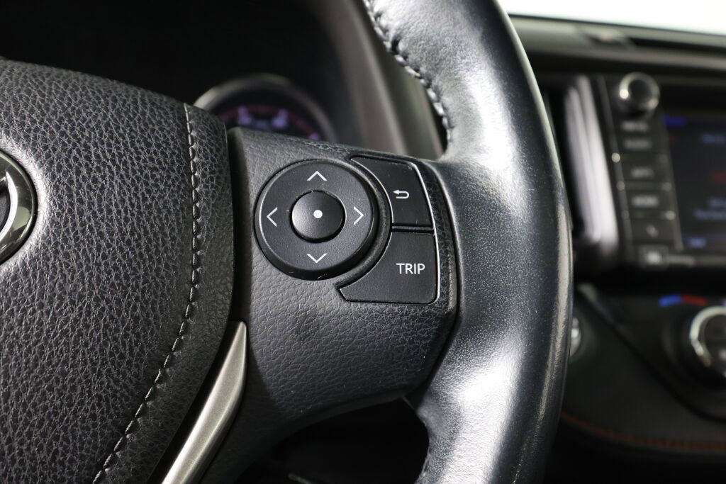 Used 2016 Toyota RAV4 SE image 34