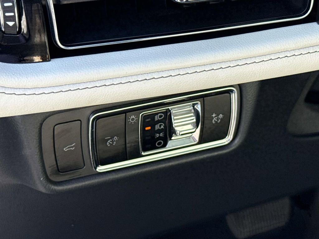 Used 2025 Lincoln Aviator Reserve image 27