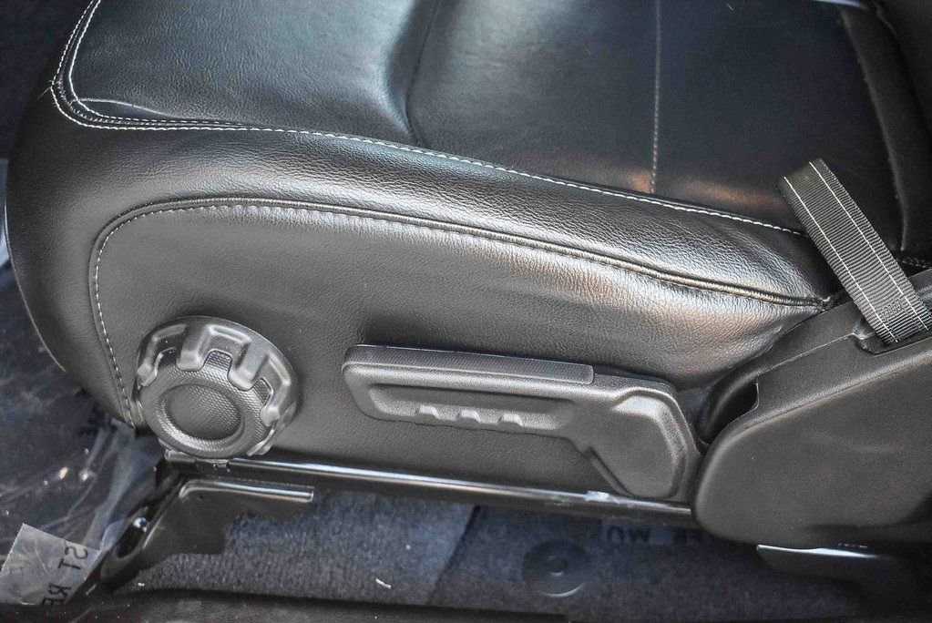 Used 2023 Jeep Wrangler Unlimited Sahara AWD/4WD image 18