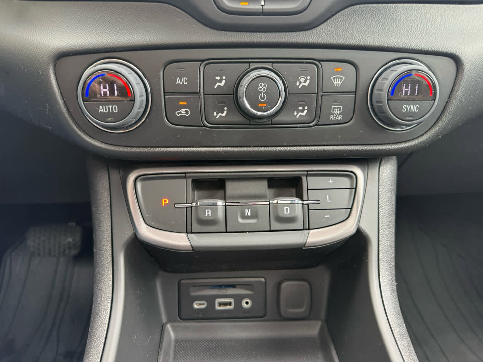 Used 2024 GMC Terrain AT4 image 14