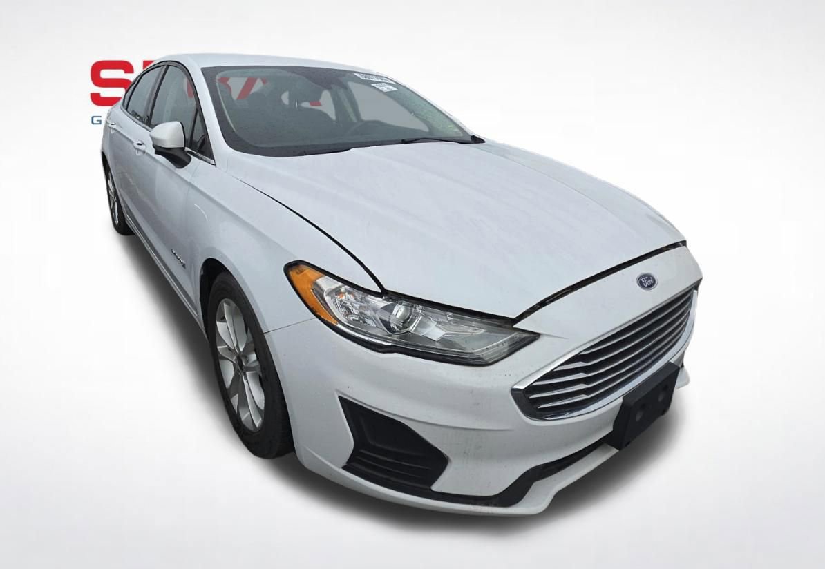 Used 2019 Ford Fusion SE image 2