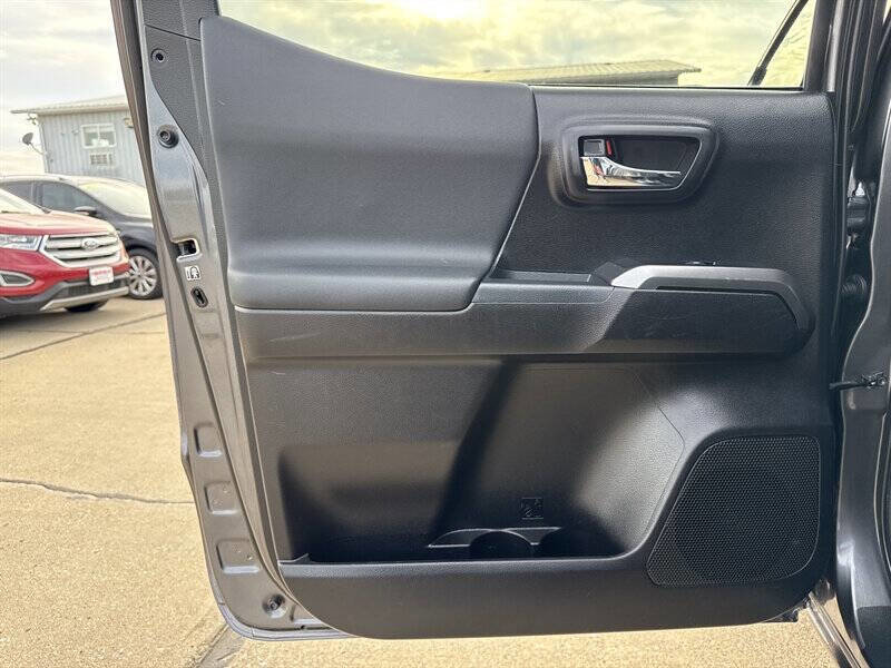Used 2020 Toyota Tacoma 4x4 Double Cab image 17