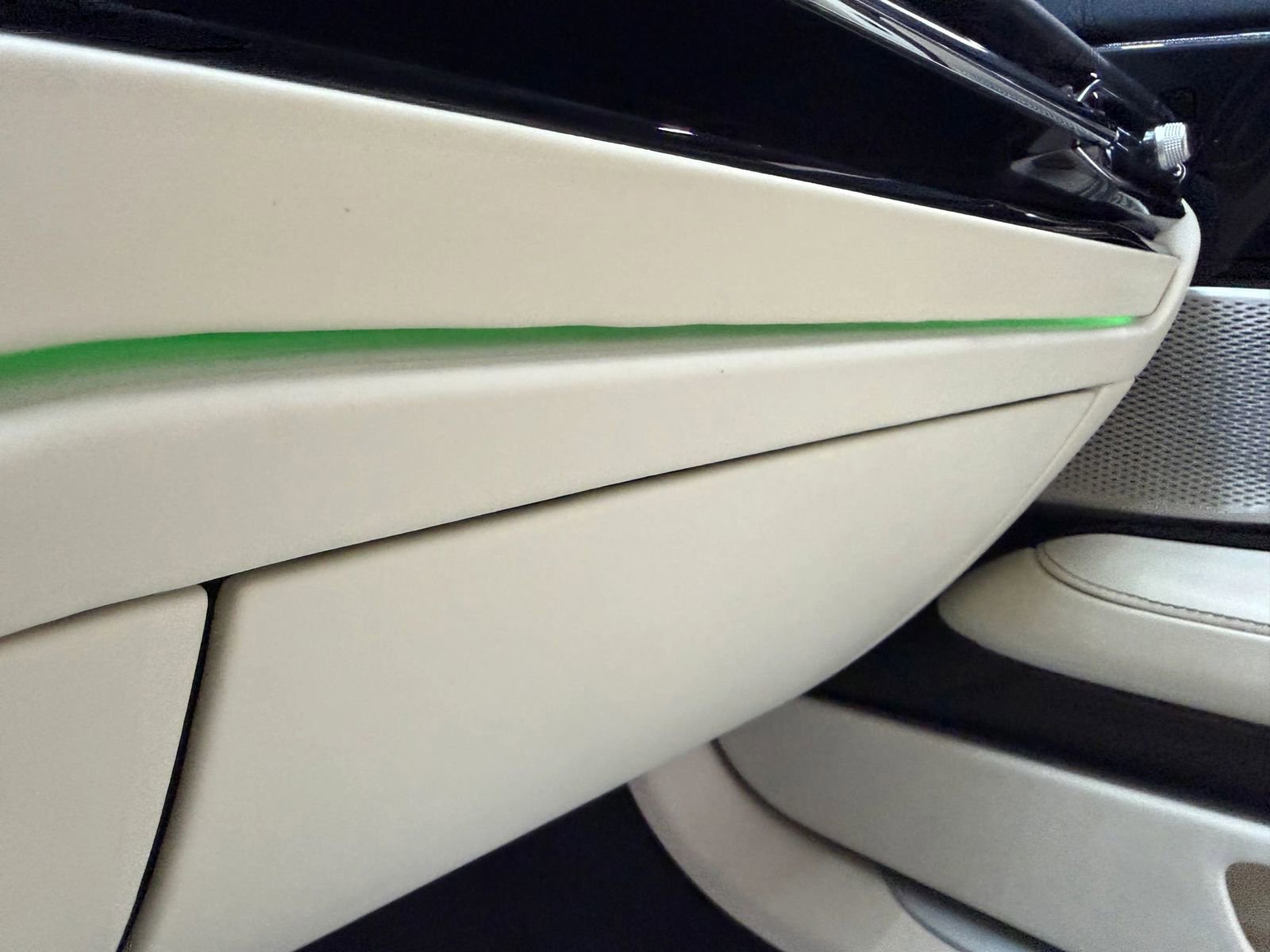 Used 2024 Aston Martin DB12 Convertible RWD image 84