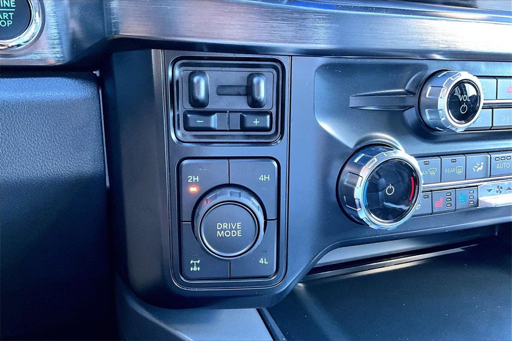 Used 2025 Ford F250 Lariat w/ Black Appearance Package image 17