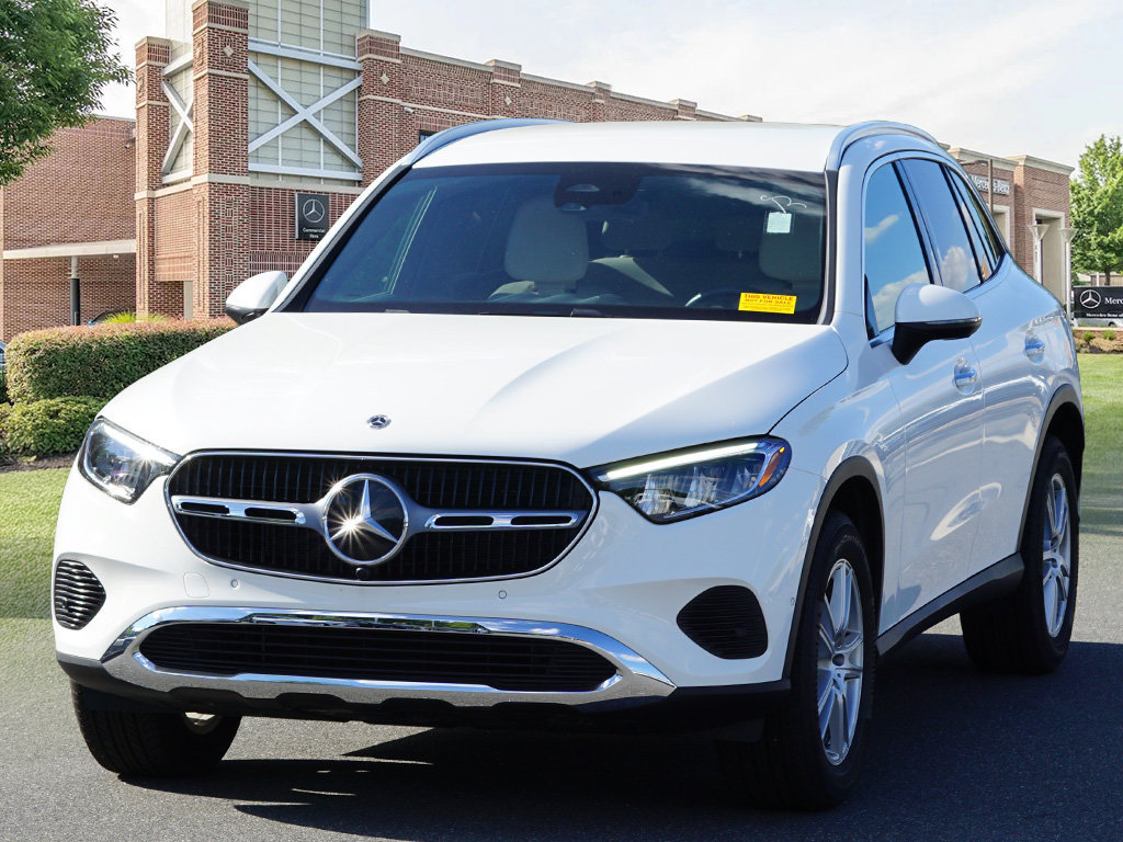 Used 2025 Mercedes-Benz GLC 300 4MATIC image 4