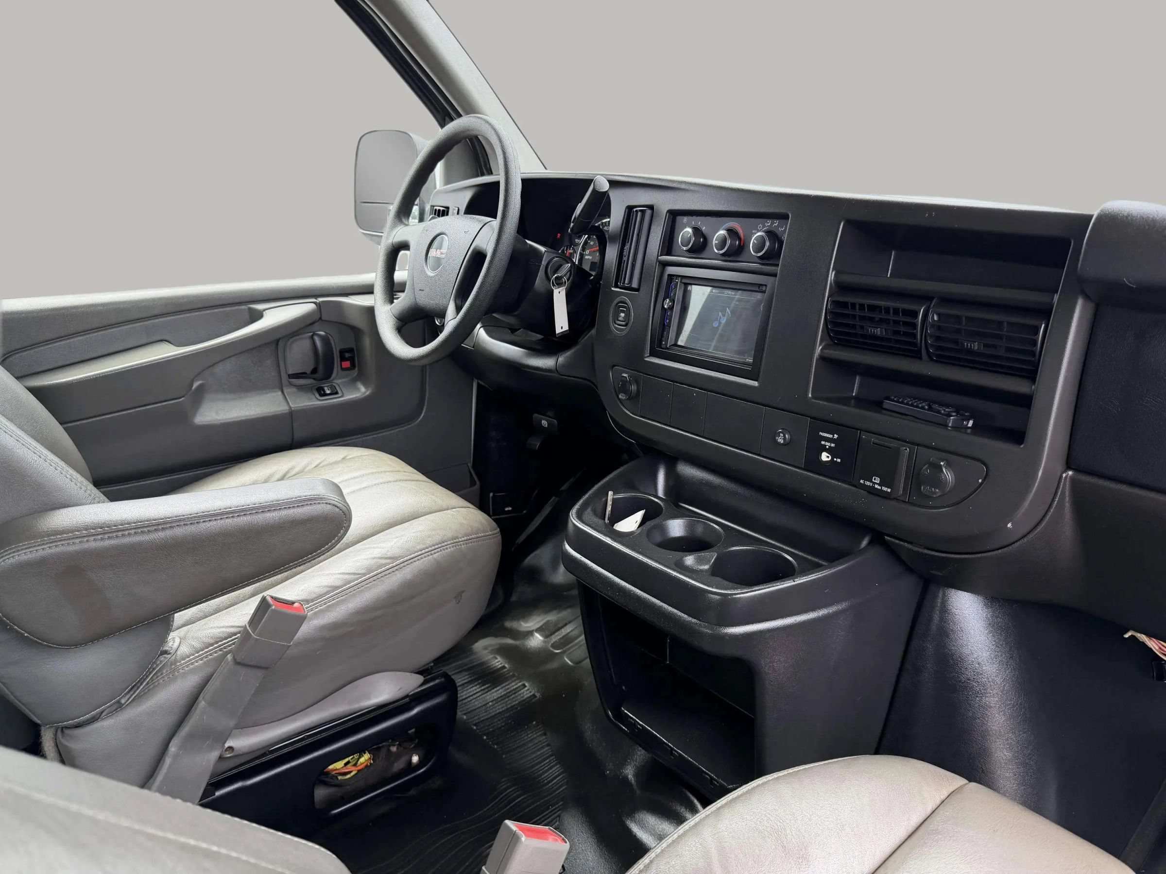 Used 2015 GMC Savana 3500 RWD image 13