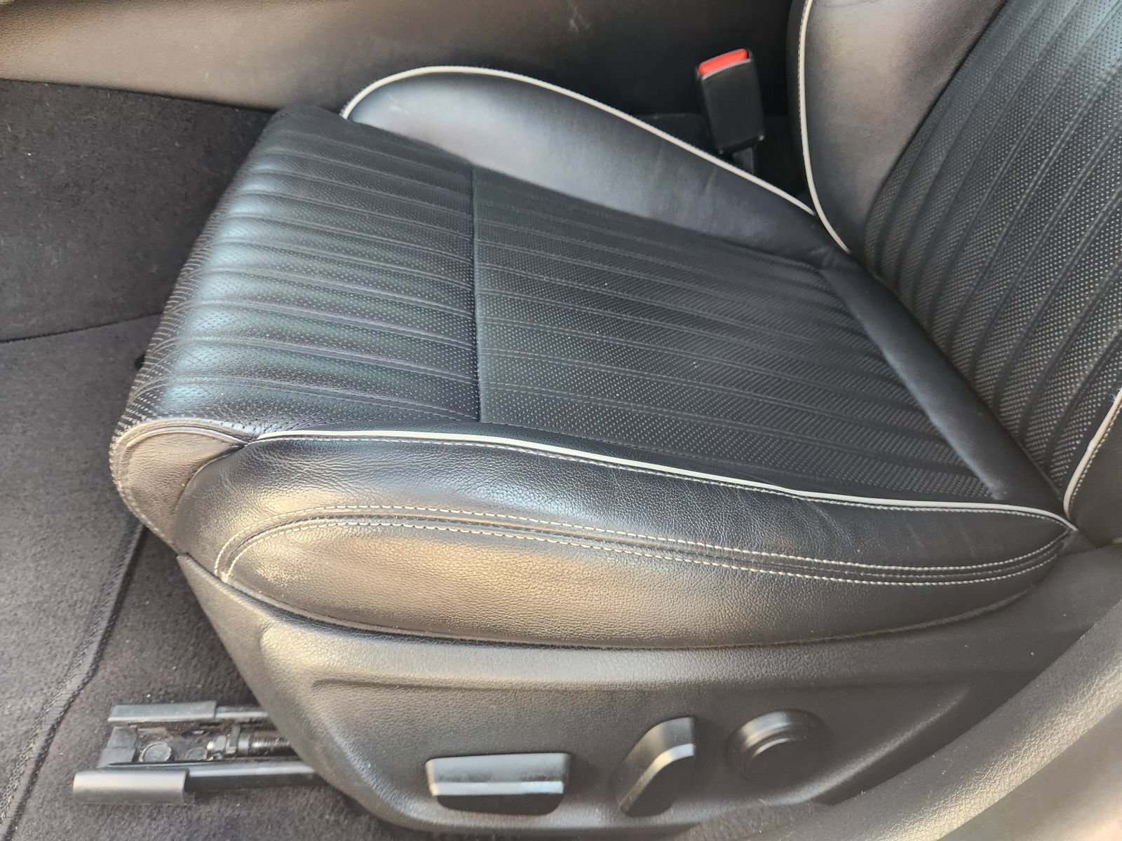 Used 2020 Genesis G70 2.0T w/ Elite Package RWD image 24