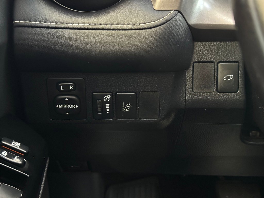 Used 2016 Toyota RAV4 Limited image 27