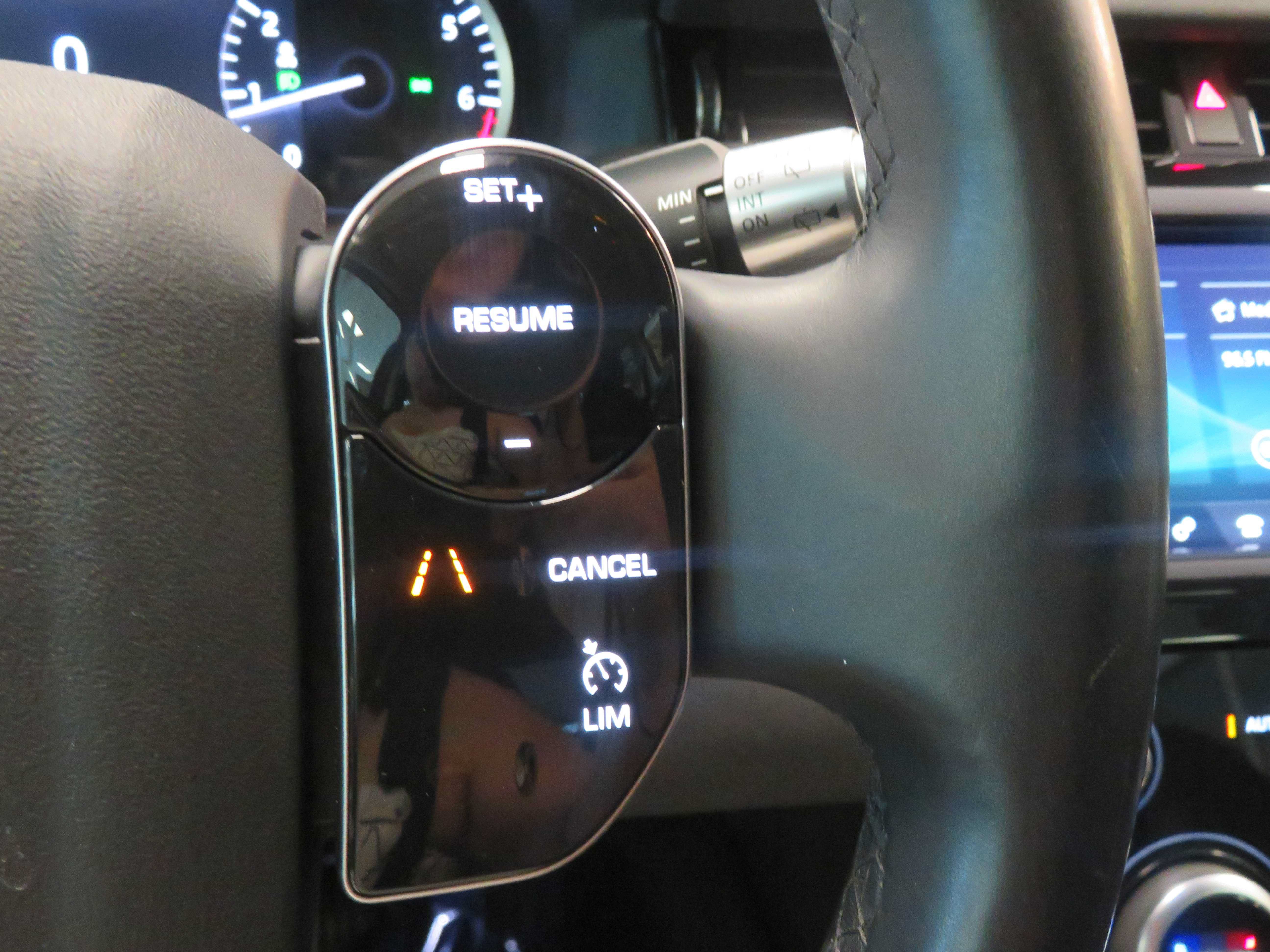 Used 2020 Land Rover Discovery Sport AWD/4WD image 33