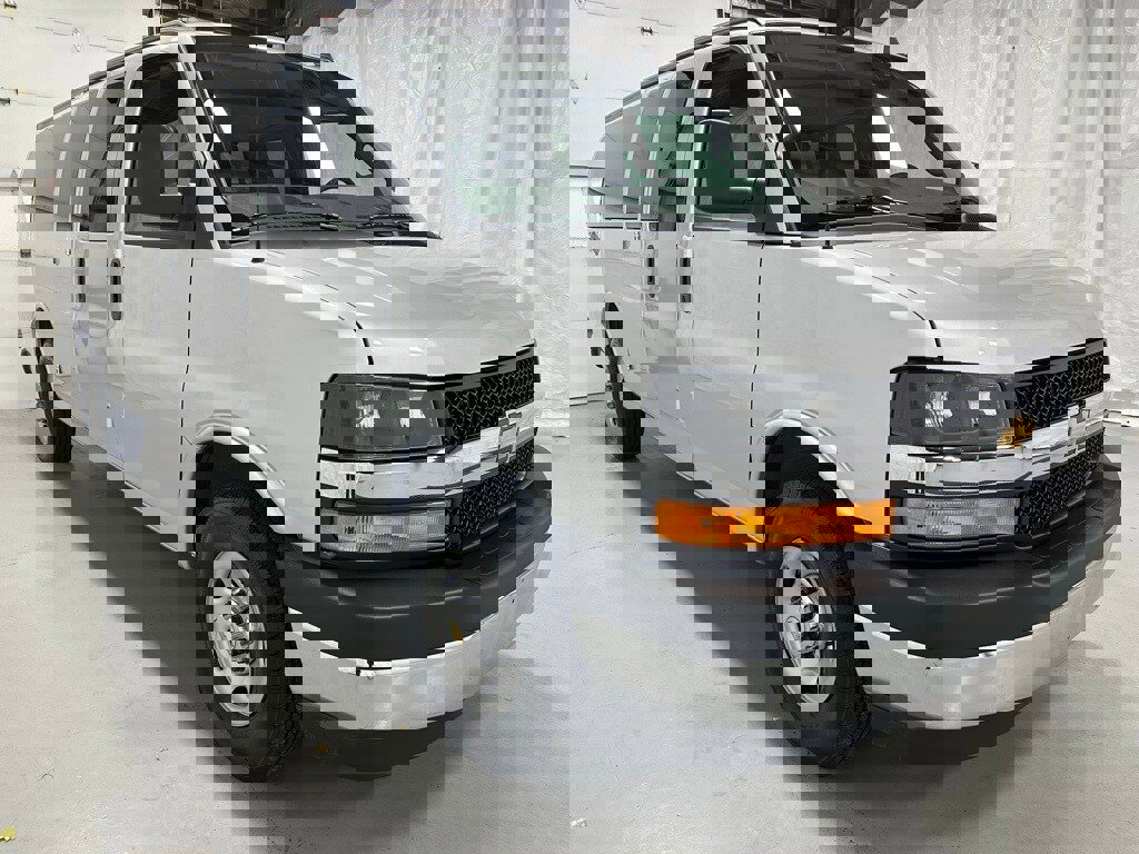 Used 2025 Chevrolet Express 3500 LT w/ LT Preferred Equipment Group video 1