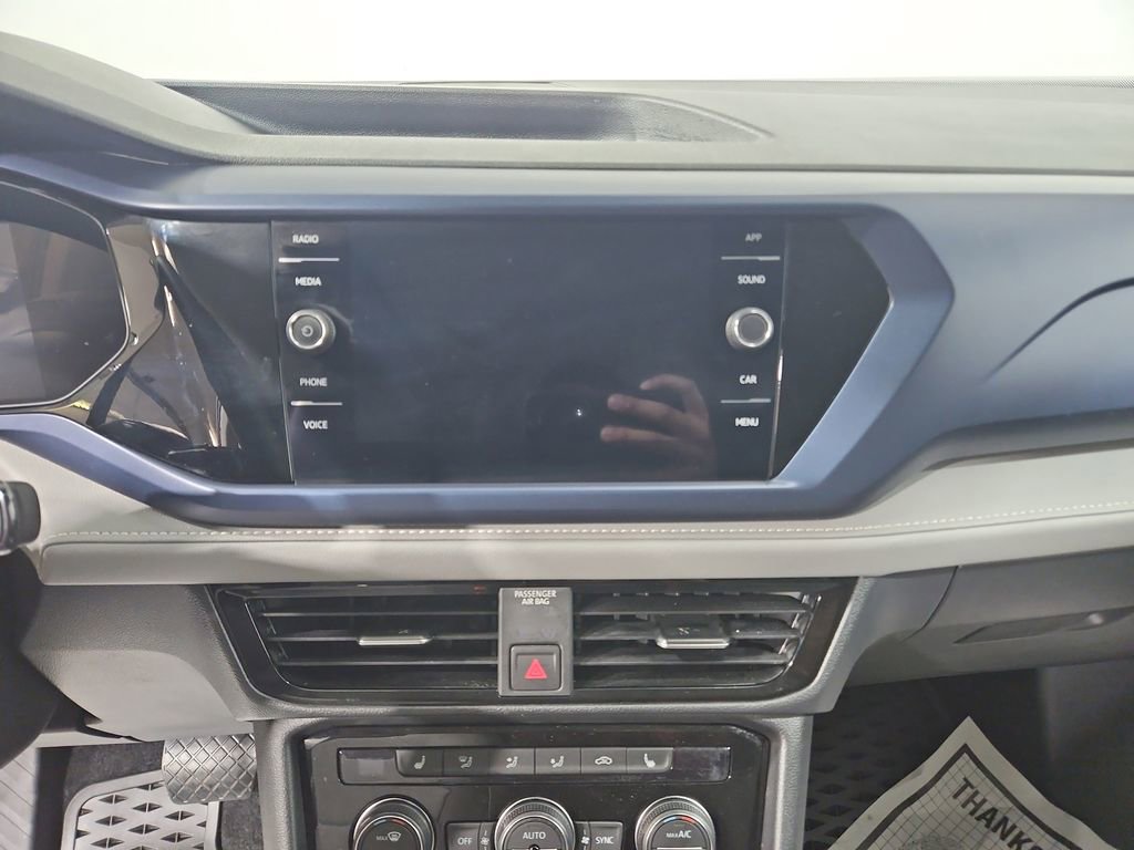 Certified 2024 Volkswagen Taos SE w/ Panoramic Sunroof Package image 21