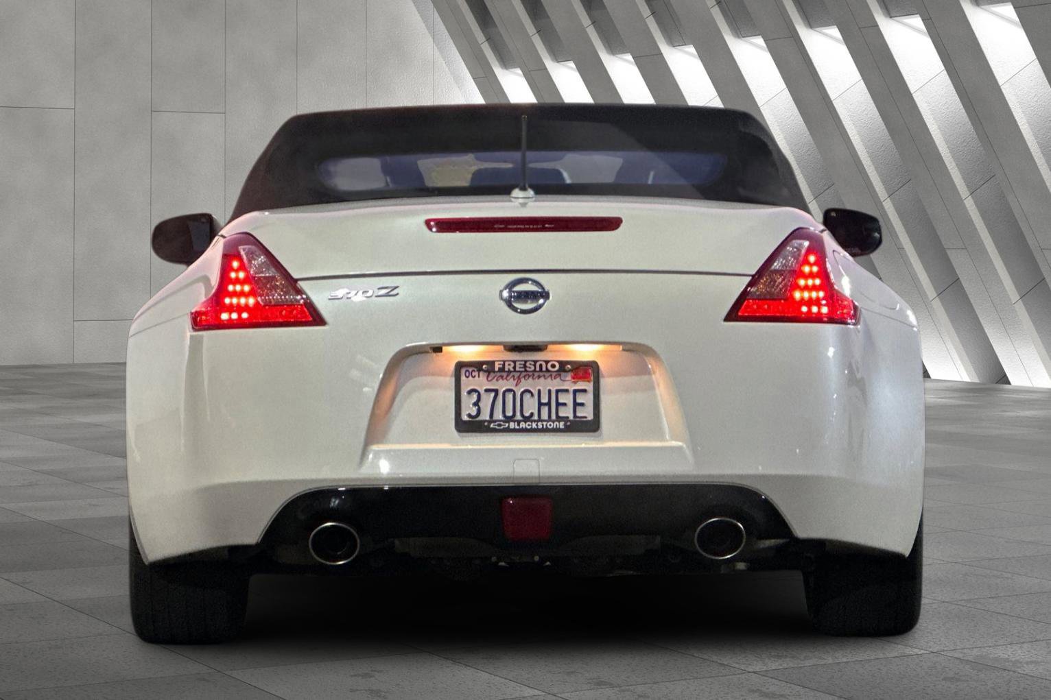 Used 2018 Nissan 370Z Touring image 5