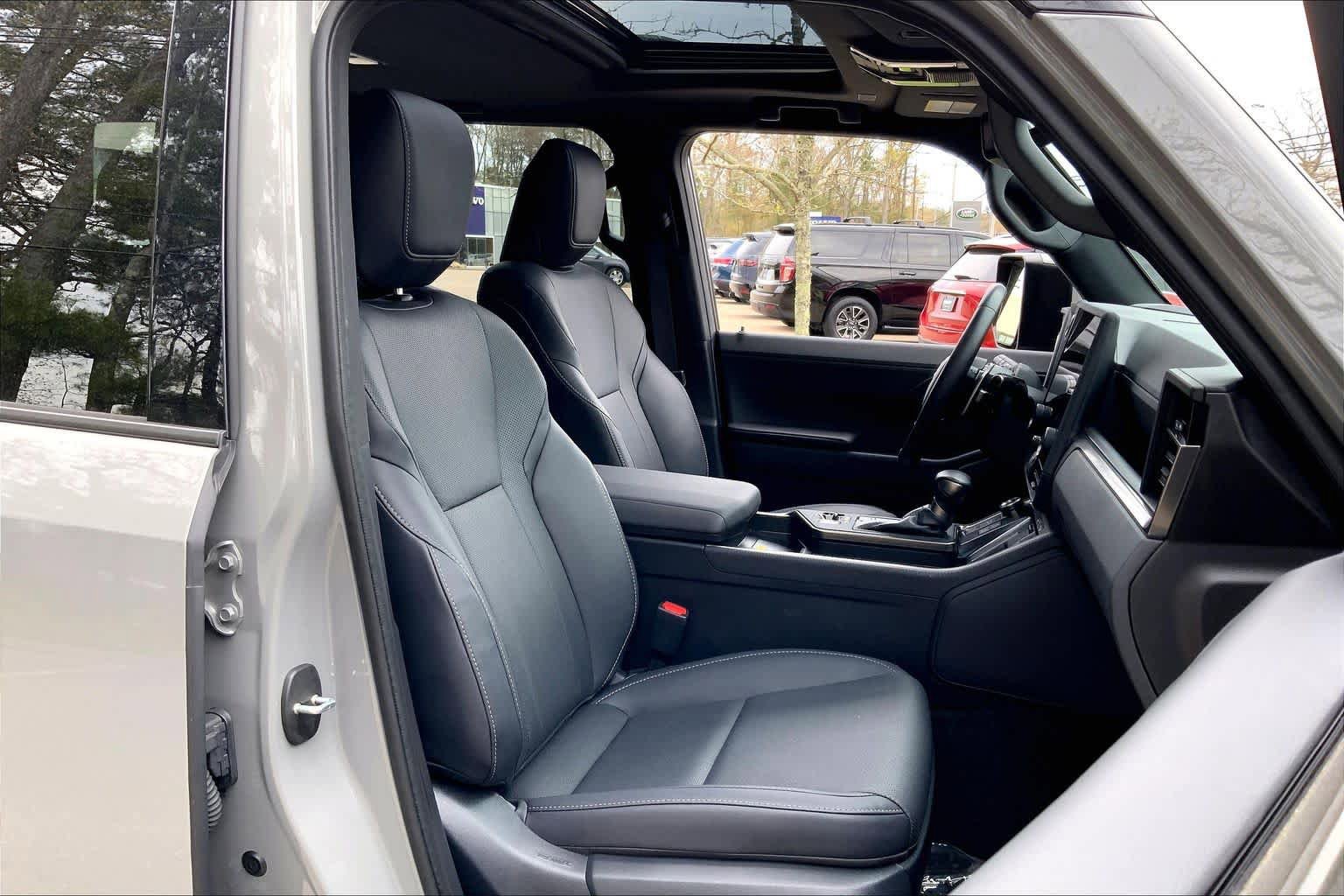 Used 2024 Lexus GX 550 w/ Accessory Package (2T) AWD/4WD image 8