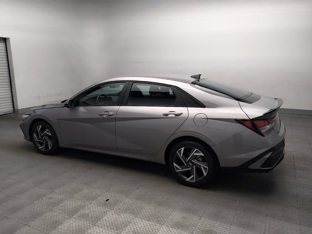 Used 2025 Hyundai Elantra Sport FWD image 3