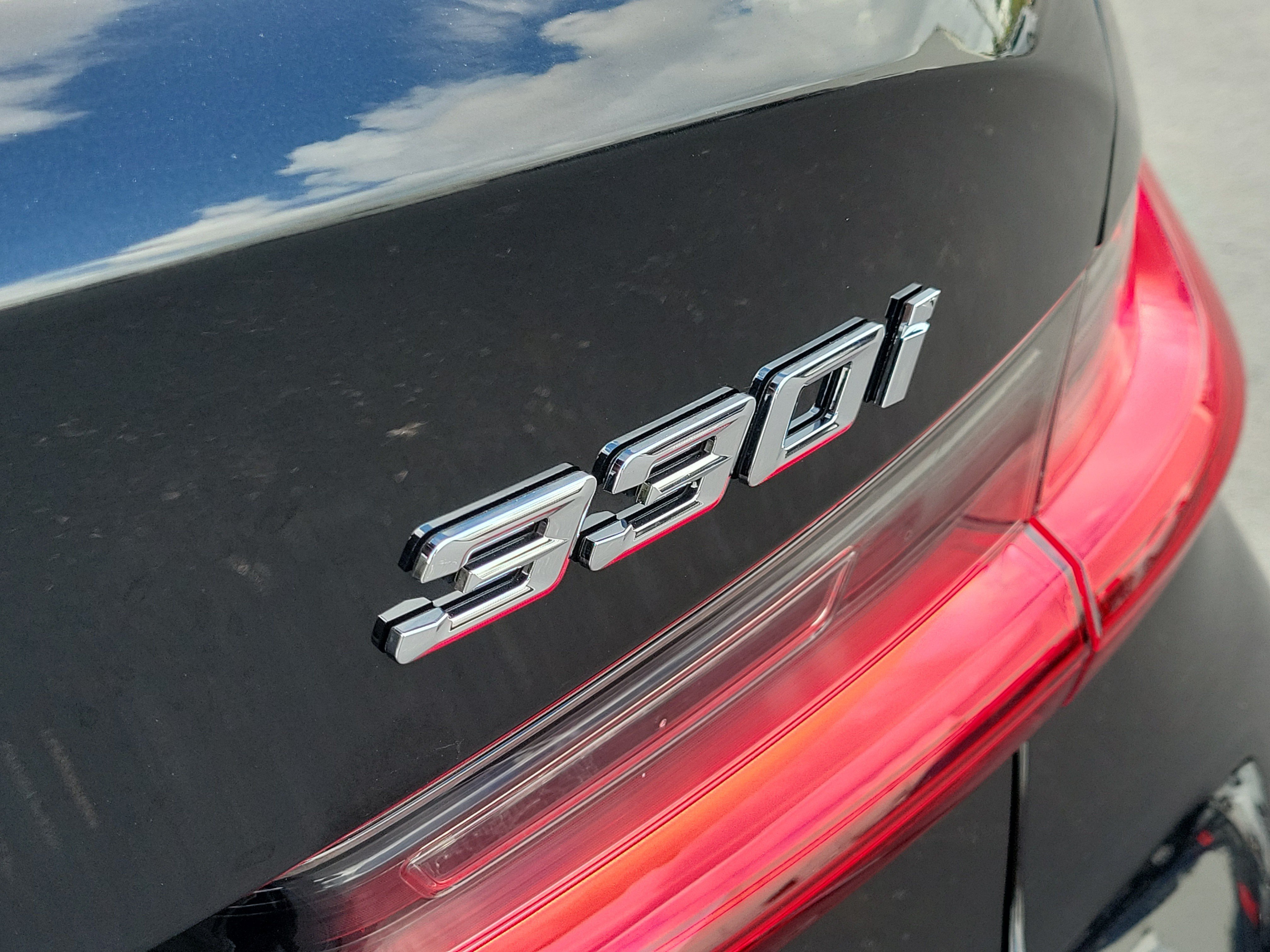 Used 2024 BMW 330i Sedan w/ M Sport Package RWD image 5