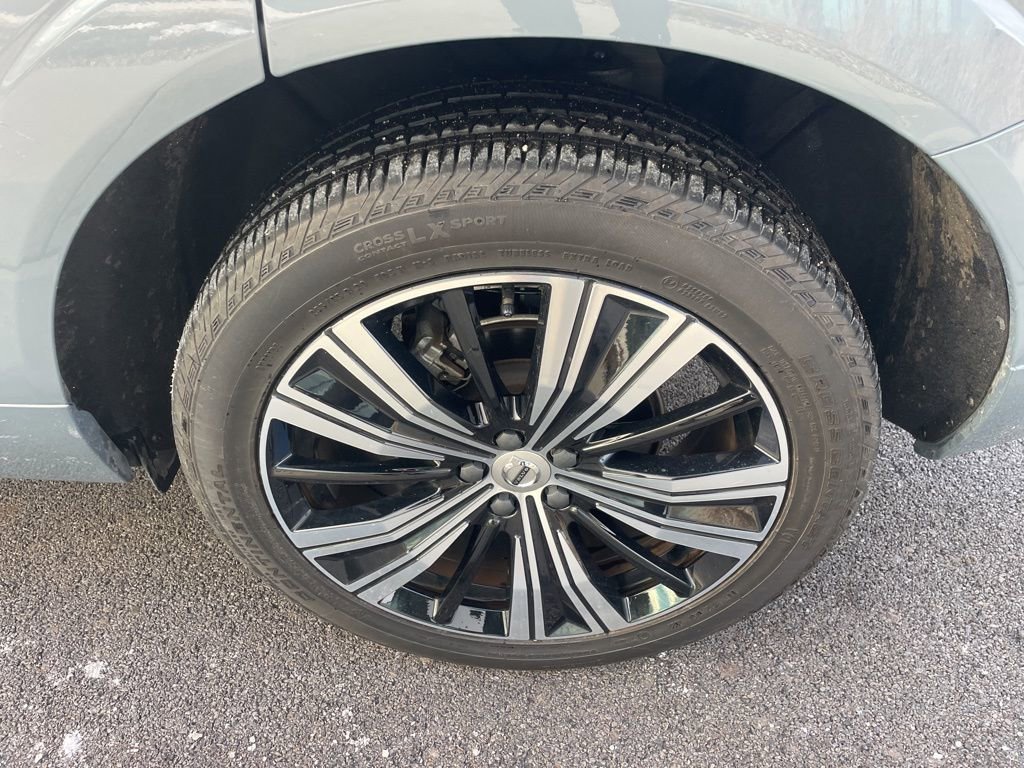 Certified 2023 Volvo XC60 B5 Plus w/ Climate Package image 14