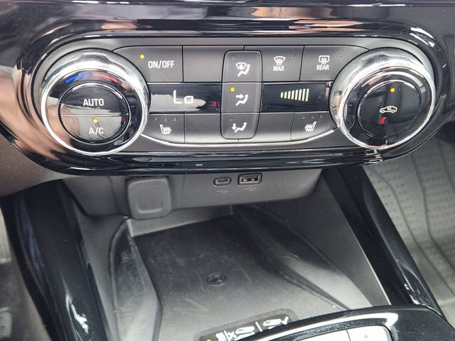 Used 2025 Chevrolet Trax RS w/ Sunroof Package FWD image 19