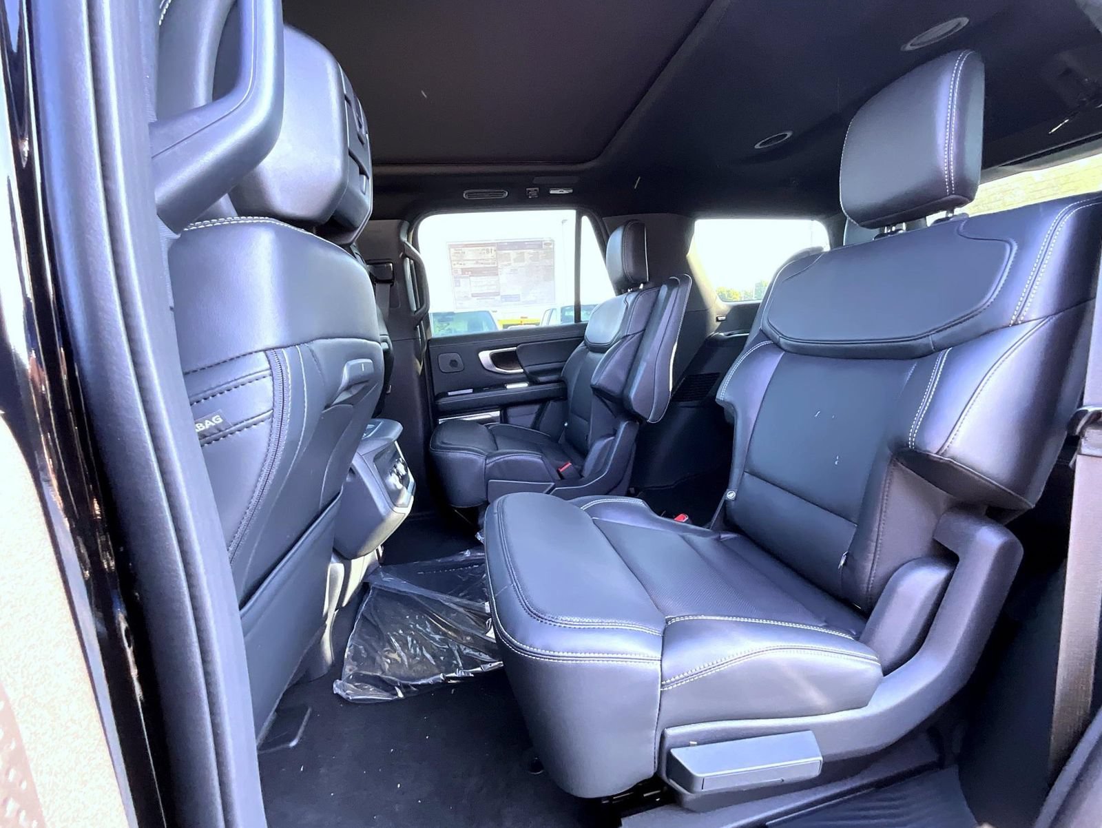 New 2027 Ford Expedition Platinum w/ Stealth Appearance Package AWD/4WD image 14