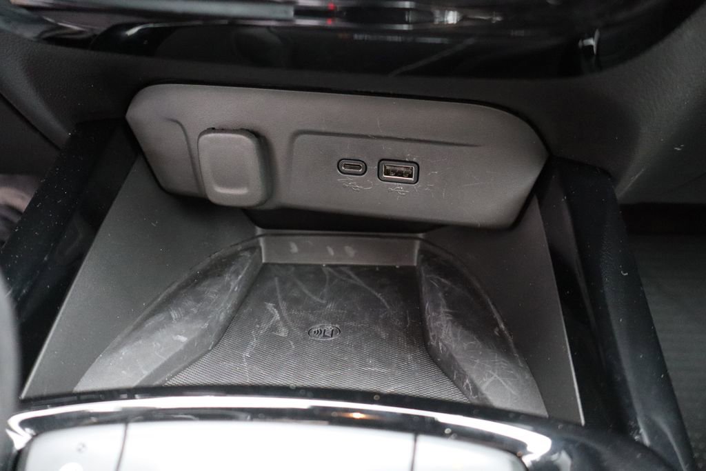 Used 2025 Chevrolet Trax RS w/ Sunroof Package image 24