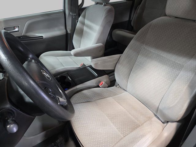 Used 2020 Toyota Sienna LE image 17