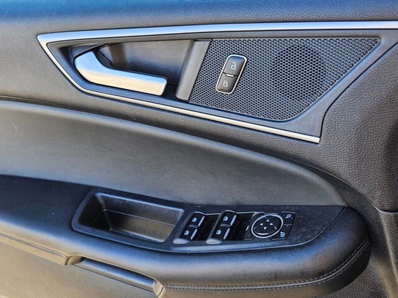 Used 2023 Ford Edge SEL image 30