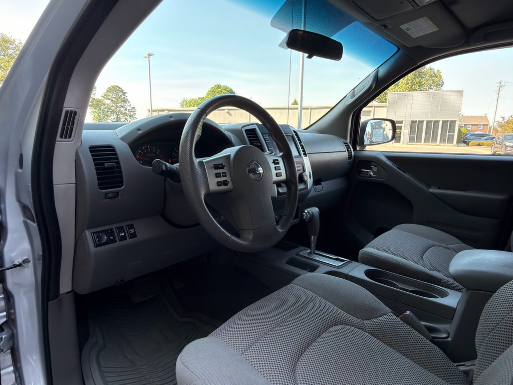 Used 2019 Nissan Frontier SV image 11