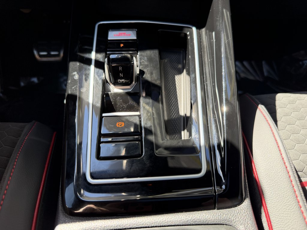 Used 2025 Volkswagen GTI SE FWD image 24