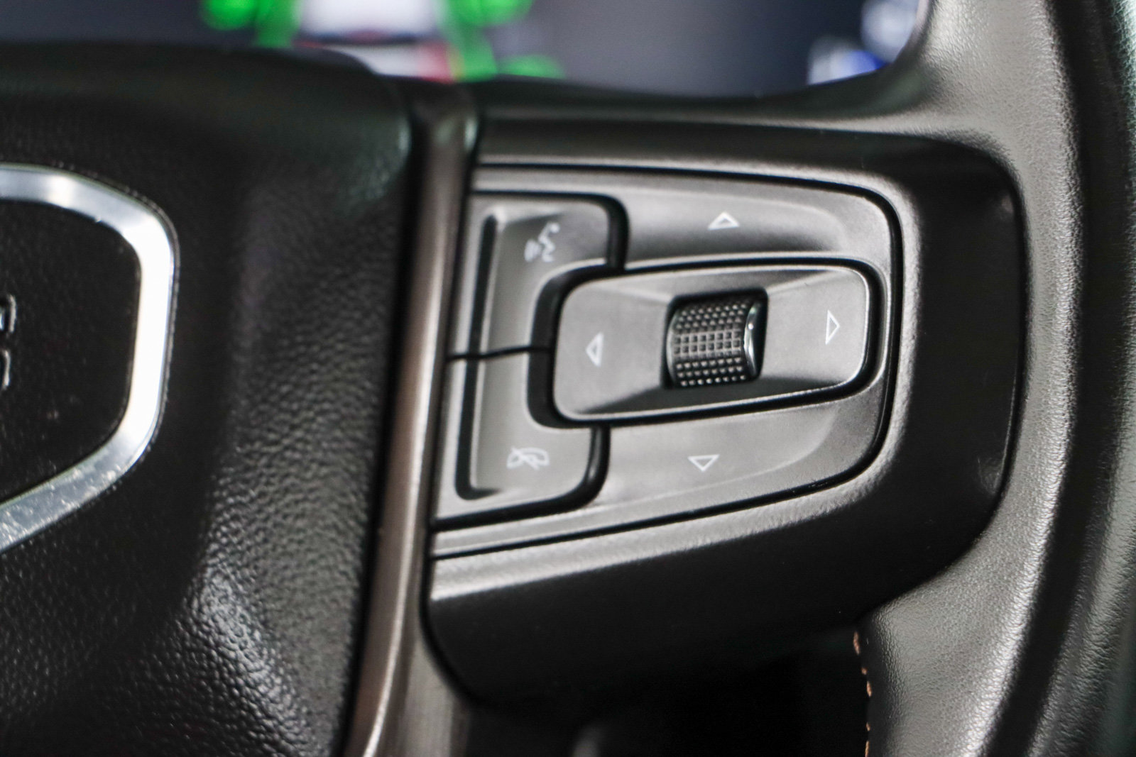 Used 2023 GMC Yukon XL AT4 image 15