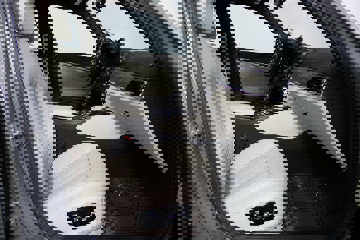 Used 2023 BMW 530e 530e w/ M Sport Package image 13