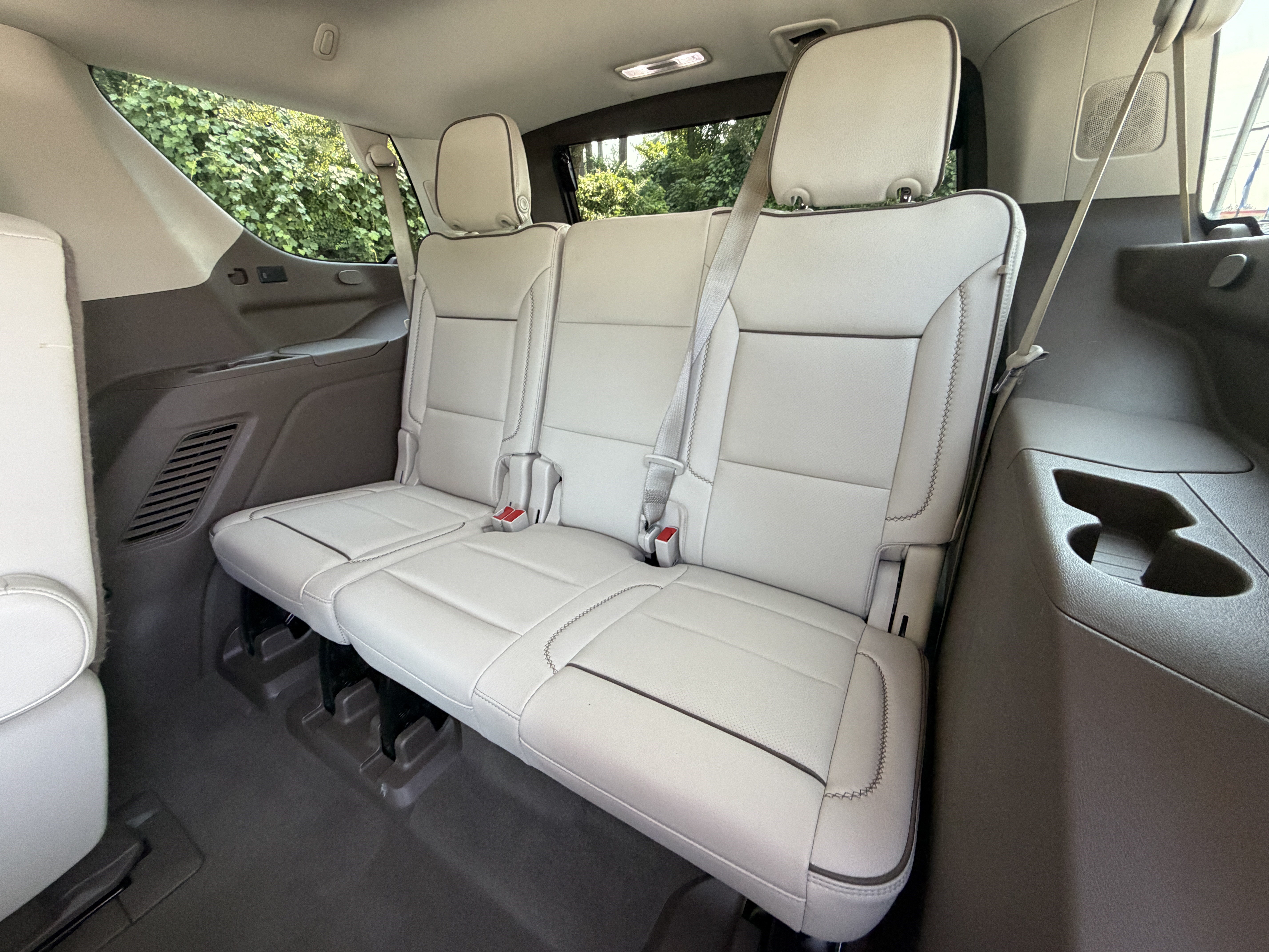 Used 2024 GMC Yukon Denali w/ Denali Reserve Package RWD image 12