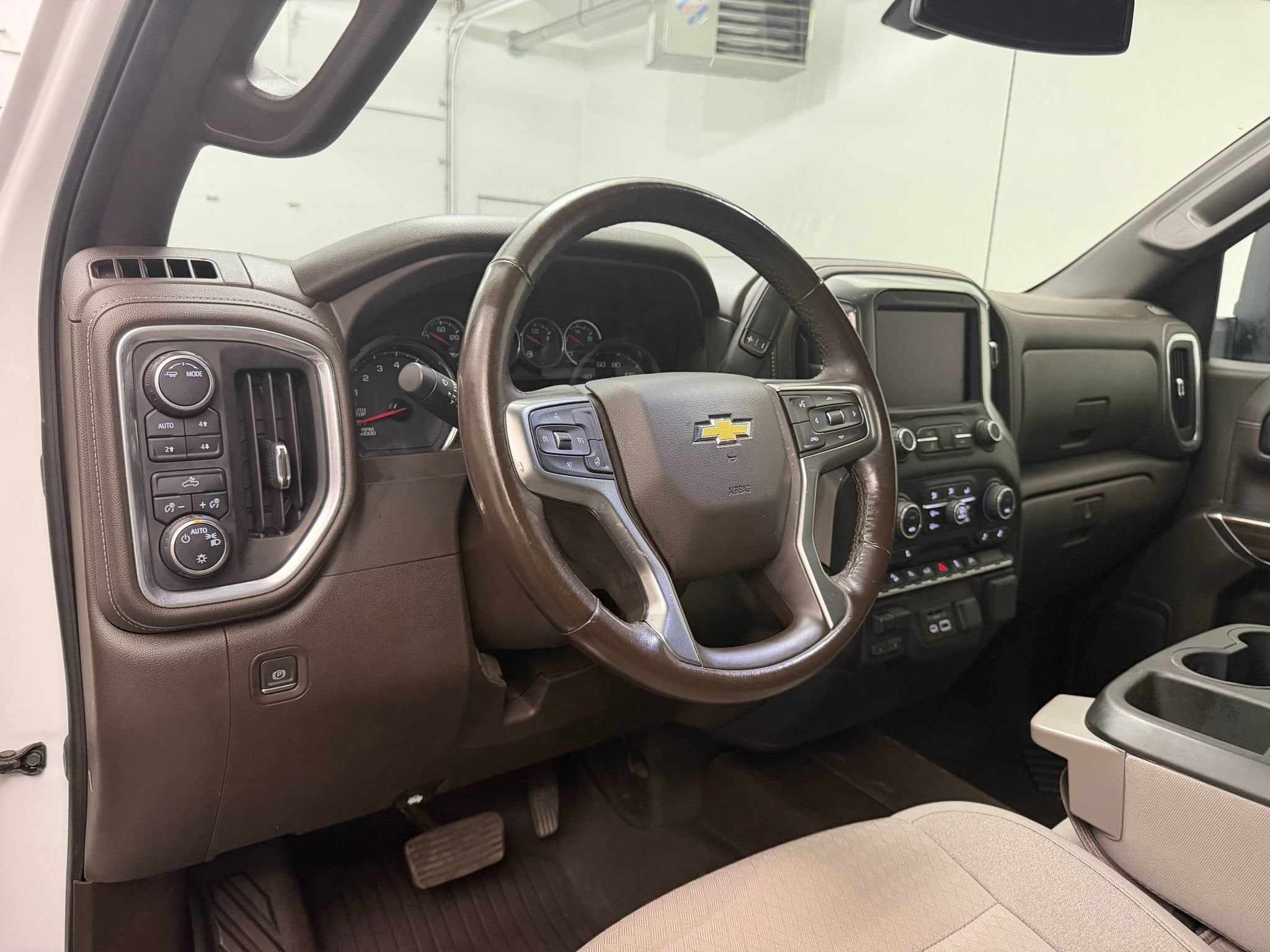 Used 2021 Chevrolet Silverado 1500 LT AWD/4WD image 4