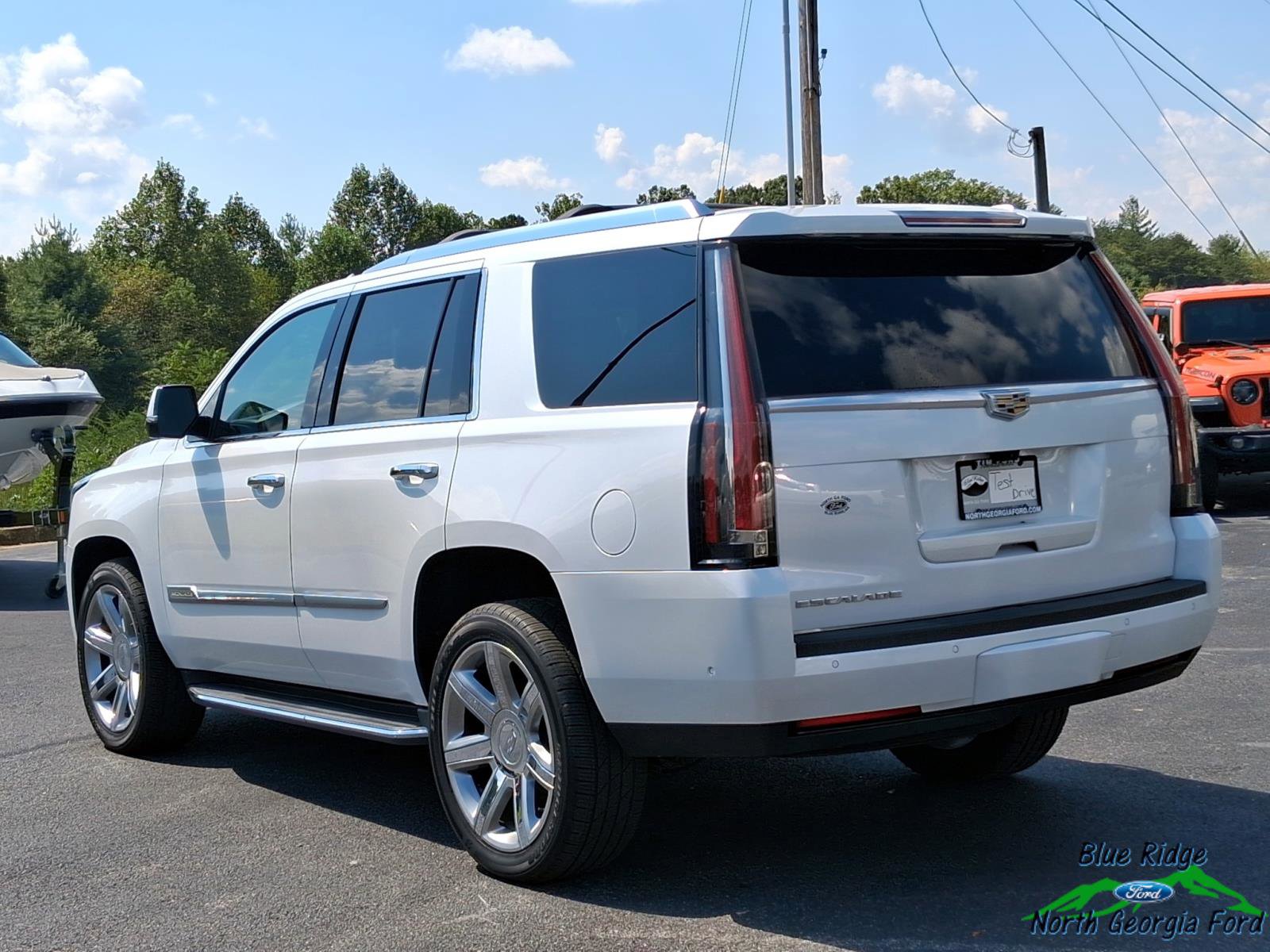 Used 2020 Cadillac Escalade Luxury image 3