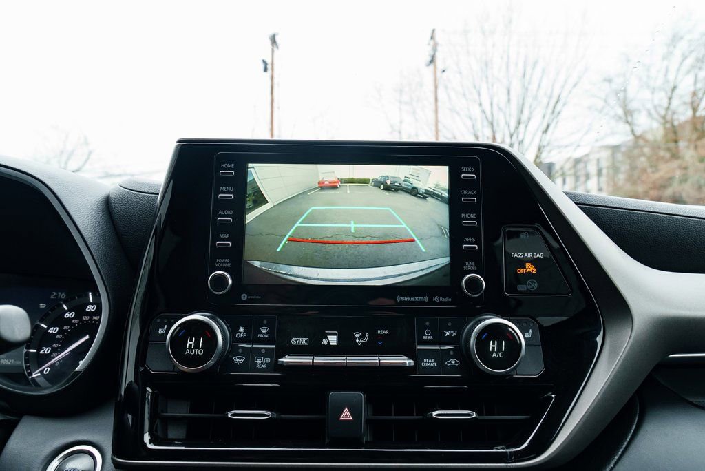 Used 2020 Toyota Highlander XLE image 14